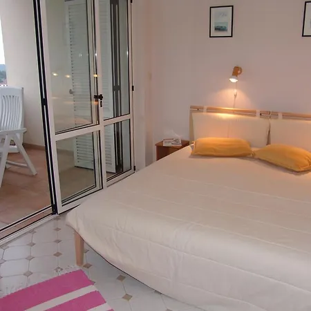 Bellavista Apartment *